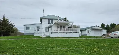 416 County Road 13 Road, Prince Edward County, On K0k 2a0