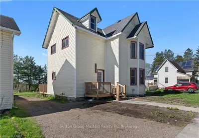 6 Gilbert Street, Lansdowne Village, On K0e 1l0