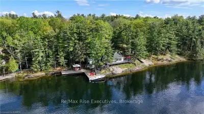 737 Charleston, Front Of Leeds & Seeleys Bay, On, K0e 1l0