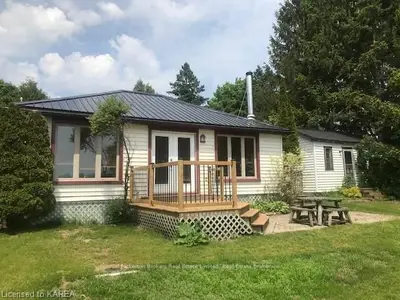 43 Sturtivans Lane, Front Of Leeds & Seeleys Bay, On K7g 2v4