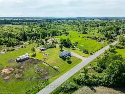 951 Kyes Road, Front Of Leeds & Seeleys Bay, On K0e 1l0