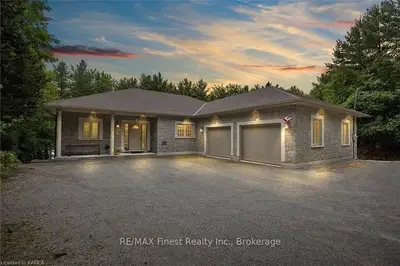 Detached in Frontenac