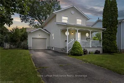 Detached in Loyalist