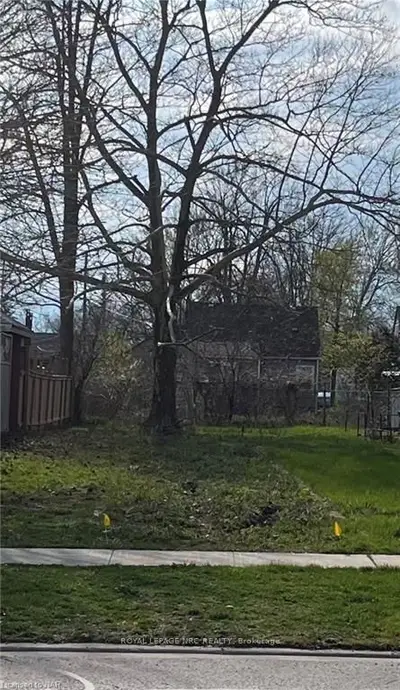 323 Central Avenue, Fort Erie, On L2a 3t5