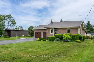 Detached in Frontenac