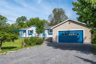 Detached in Frontenac Islands