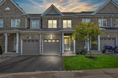 Att/Row/Townhouse in Kingston