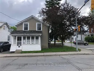 Detached in Brockville