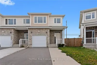 Att/Row/Townhouse in Kingston