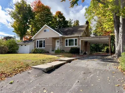 Condo Apartment in Greater Napanee