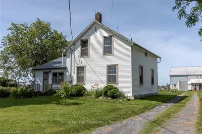 Detached in Frontenac Islands