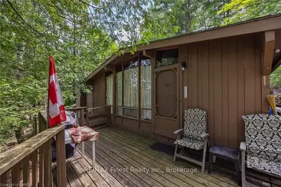 Detached in Frontenac