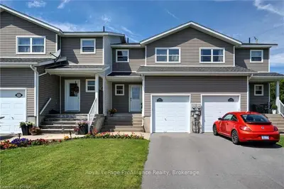 Att/Row/Townhouse in Kingston