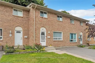 Condo Townhouse in Kingston