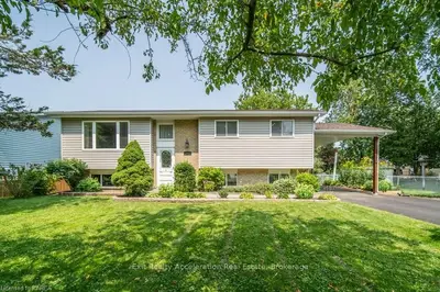 Detached in Deseronto
