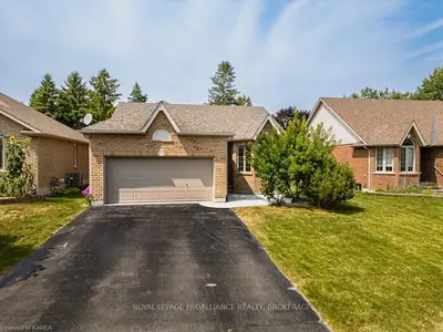 11 Gavey Street, Belleville, On K8n 0m1