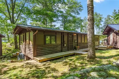 Detached in Frontenac