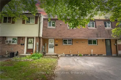 Condo Townhouse in Kingston