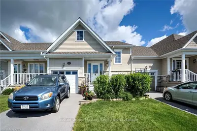 Att/Row/Townhouse in Loyalist