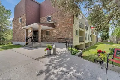 Condo Apartment in Kingston