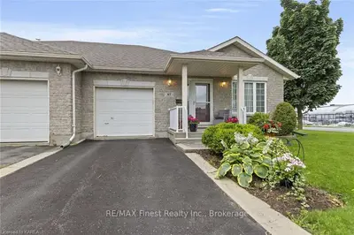 Att/Row/Townhouse in Kingston