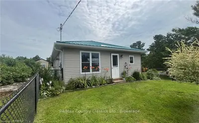 Detached in Addington Highlands