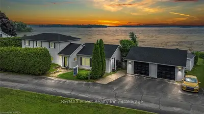25 Grays Lane, Front Of Leeds & Seeleys Bay, On K7g 2v4
