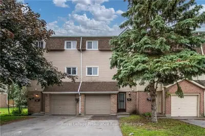 Condo Townhouse in Kingston
