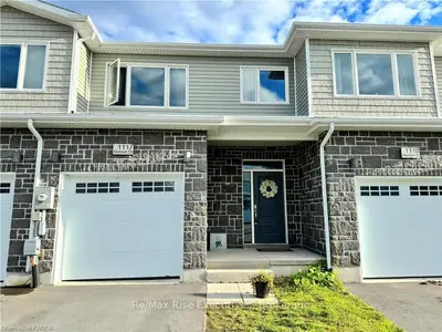 Att/Row/Townhouse in Kingston