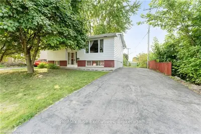 Detached in Loyalist