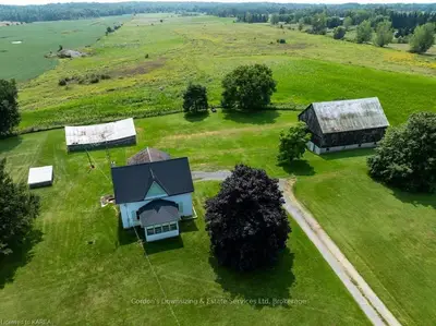 735 County Rd 2, Front Of Leeds & Seeleys Bay, On, K0e 1l0