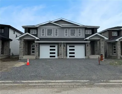 Semi-Detached in Loyalist