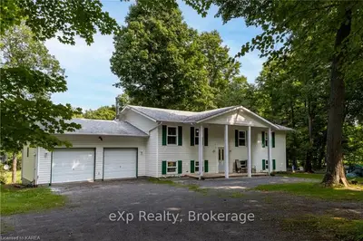 Detached in Frontenac