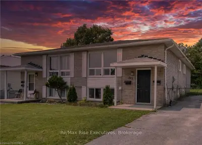 Condo Apartment in Kingston