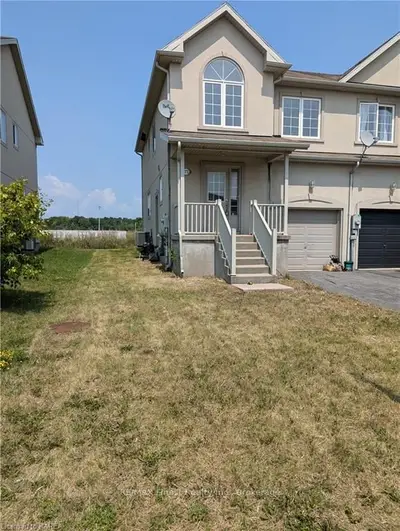 Att/Row/Townhouse in Kingston