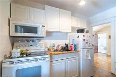 13 WOODLAND Avenue, St. Catharines, ON L2R 5A1