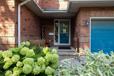 Att/Row/Townhouse in Kingston