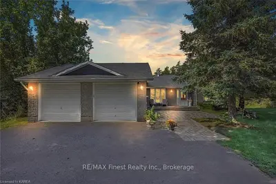 Detached in Frontenac