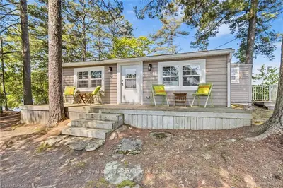 Detached in Frontenac