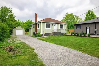Detached in Port Colborne