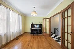 25 LIVINGSTON Avenue, Kingston, ON K7L 4L1