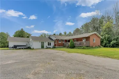 31 Station Road, Front Of Leeds & Seeleys Bay, On K7g 2v3