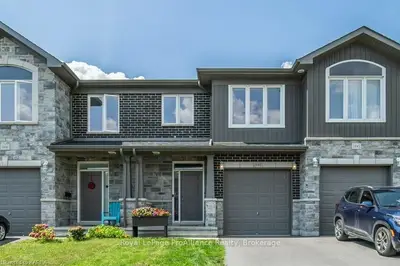 Att/Row/Townhouse in Kingston