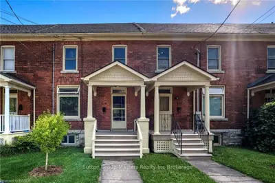 Att/Row/Townhouse in Kingston