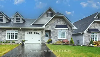 Att/Row/Townhouse in Gananoque
