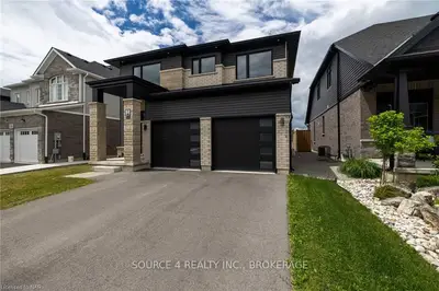 Detached in Pelham