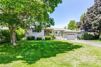 9 Henry Street, Niagara-on-the-lake, On L0s 1t0