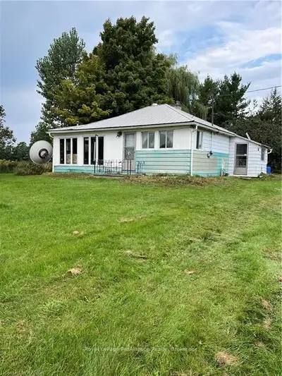 Detached in Frontenac Islands