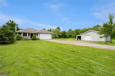 Detached in Port Colborne