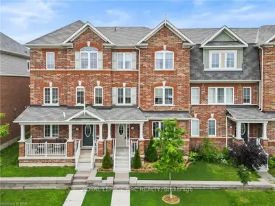 Att/Row/Townhouse in Hamilton